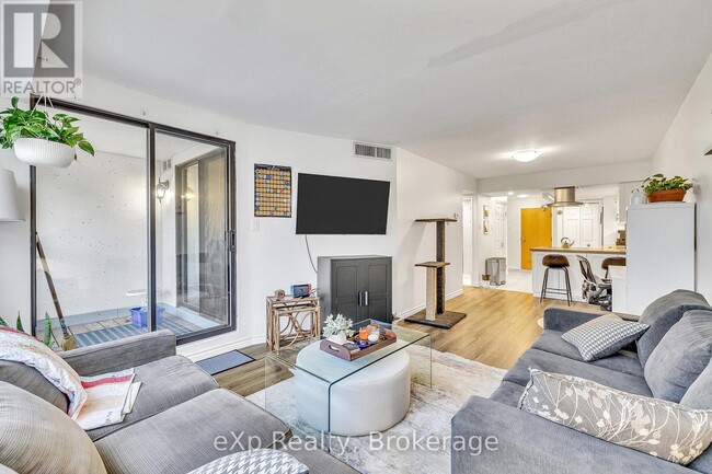 Building Photo - 100 Bronte Rd