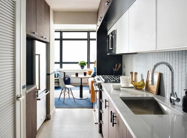 Building Photo - 0 bedroom in LONG ISLAND CITY NY 11101