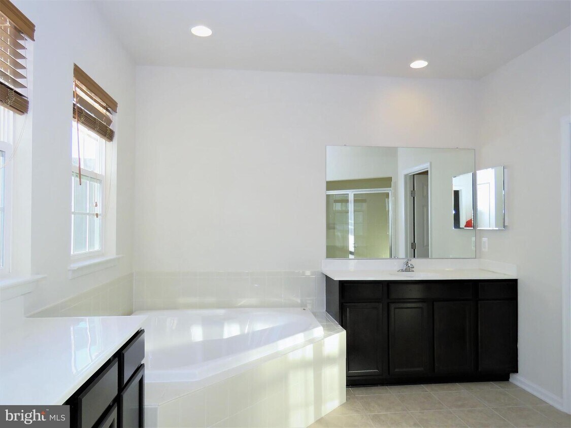Primary Photo - 21119 Ashburn Heights Dr