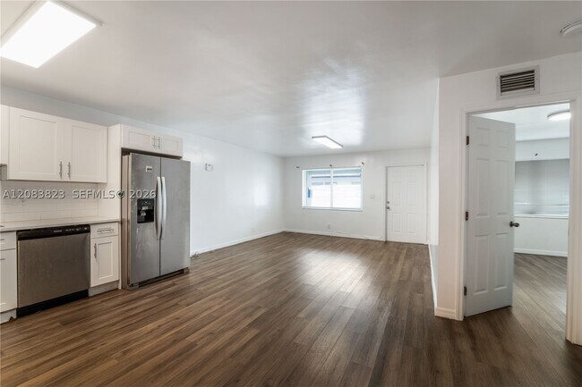 Building Photo - 5603 NW 27th Ct
