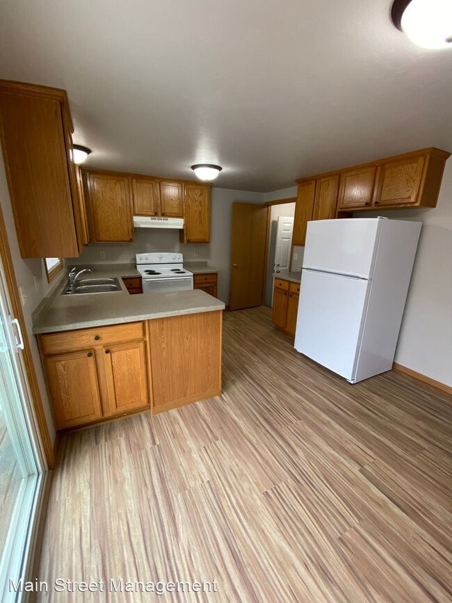 Building Photo - 3 br, 1 bath House - 1370 North Rd.