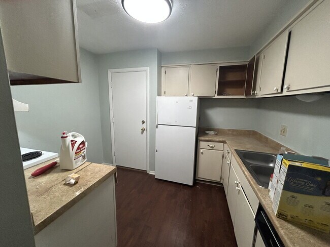 Foto del edificio - Oversized 1 Bedroom Upstairs Apartment For Rent!