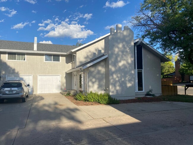 Building Photo - 4 br, 3.5 bath House - 9401 E Chenango Ave