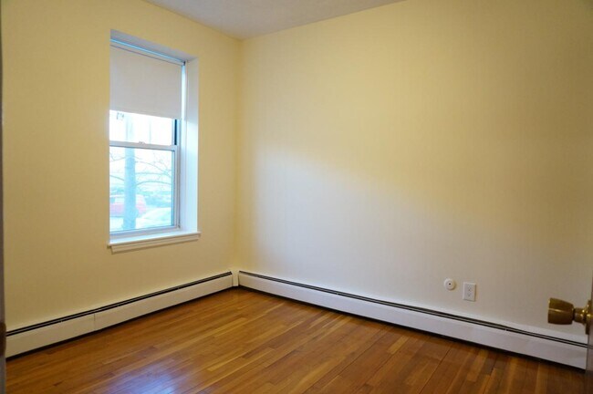 Building Photo - 164 North Beacon St