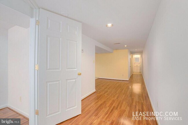 Foto del edificio - 29 T St NW