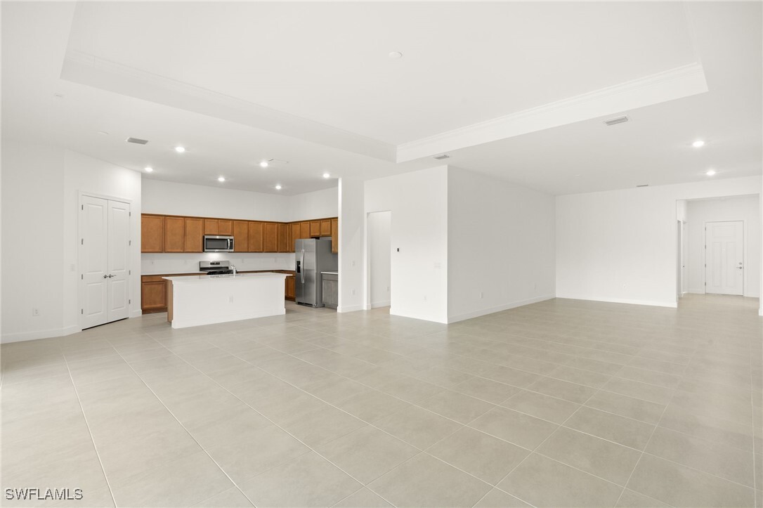 Foto principal - 25637 Shoreline Gaze Dr