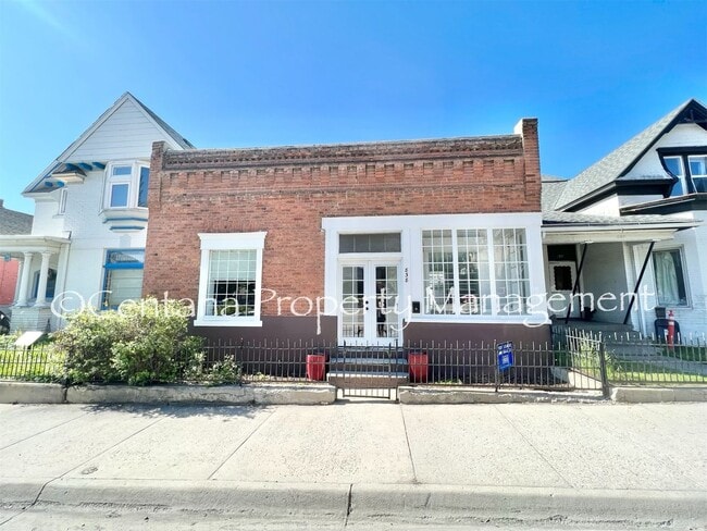 Building Photo - 838 W Park St