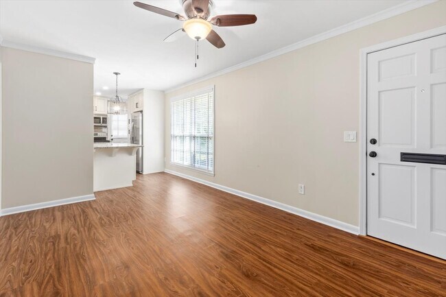 Building Photo - 1684 Pine Grove Ave