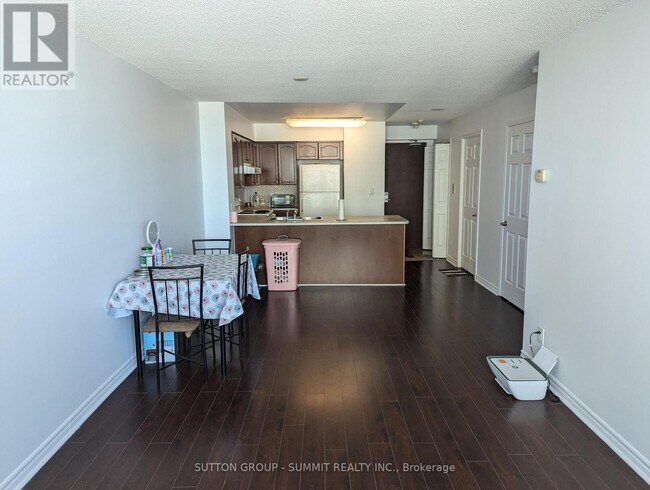 Photo du bâtiment - 335 Rathburn Rd W