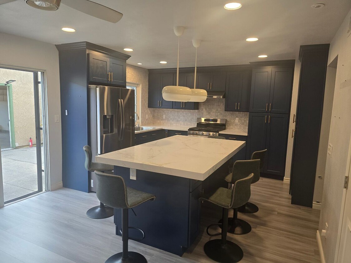 Foto principal - Beautiful Townhome for Rent