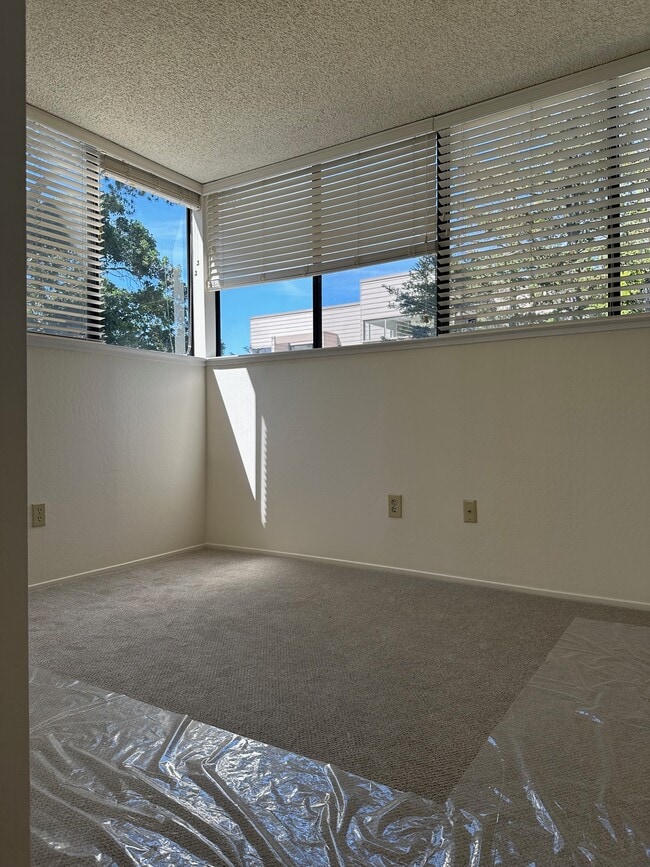 Building Photo - 732 Via Casitas