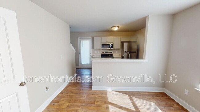 Building Photo - 203 B Cromer Road