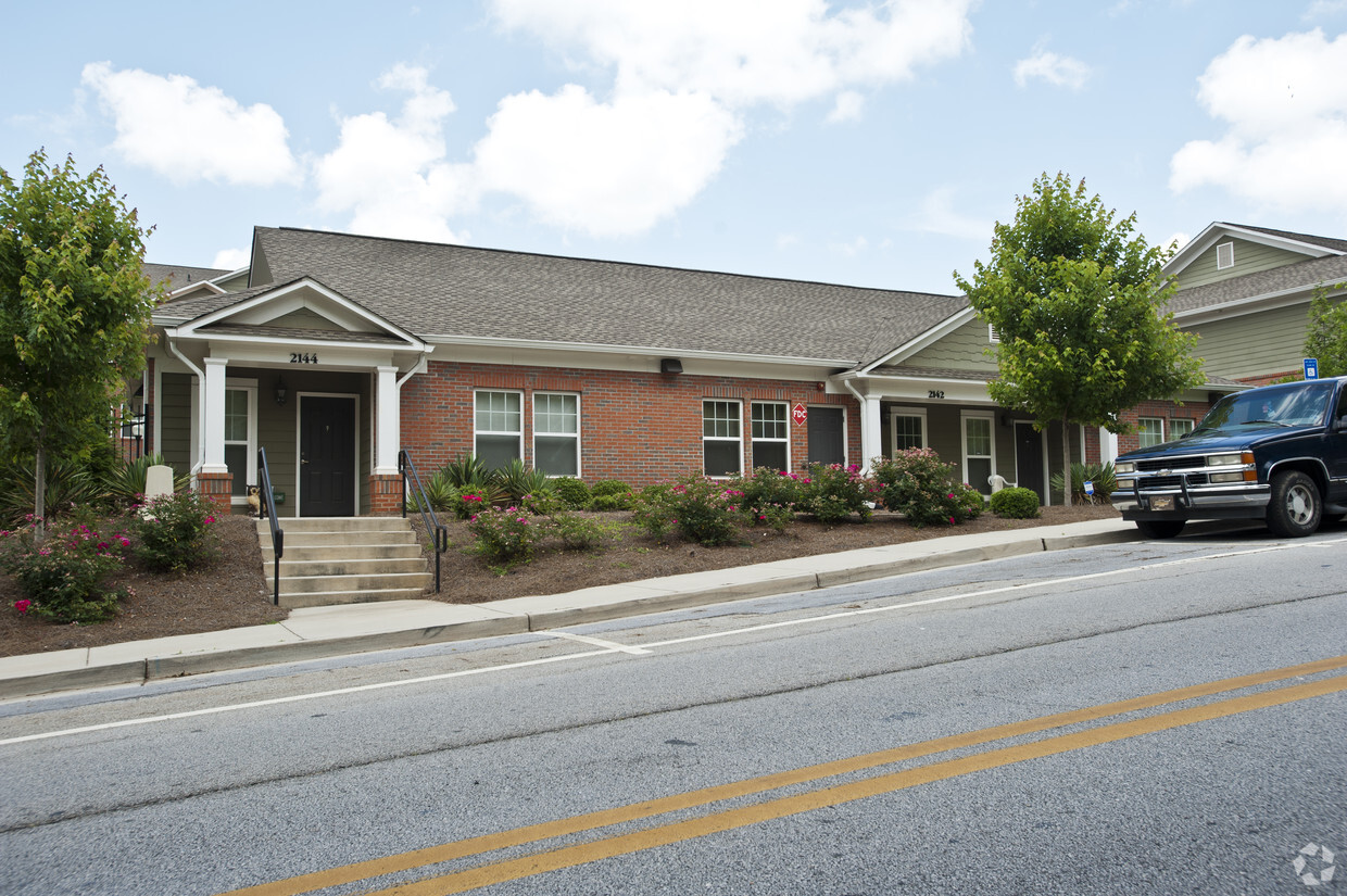 Building Photo - The Village at Walker's Bend