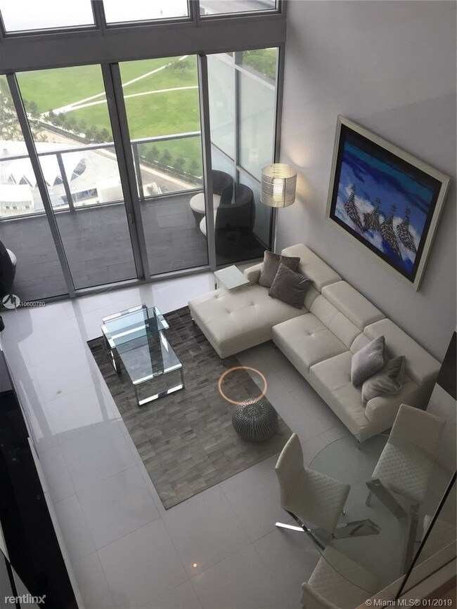 Building Photo - 1 br, 2 bath  - Marquis Condo