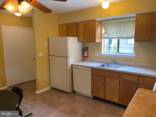 Foto del edificio - 804 Meadow Woods Ln