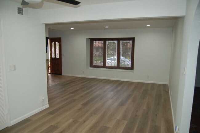 Foto del edificio - 211 Tanforan Ln