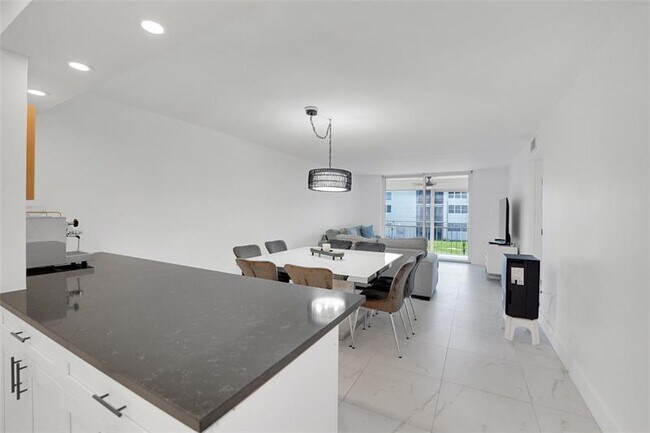 Foto del edificio - 8911 S Hollybrook Blvd