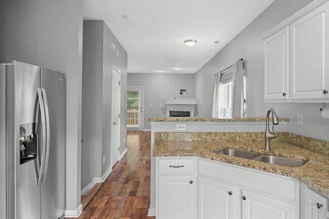Foto del edificio - End-unit 2 Bedroom Townhome