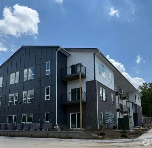 Building Photo - Oxbow Crossing