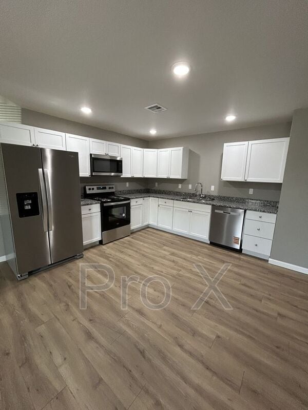 Building Photo - 718 Columbus St