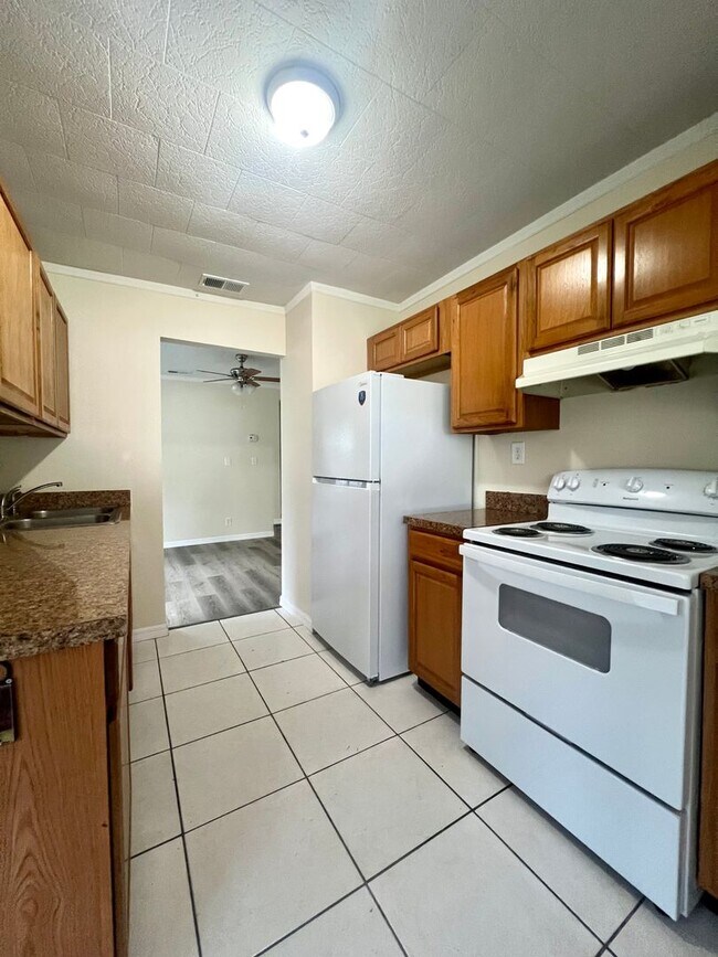 Building Photo - 3 Bed, 2 Bath FOR RENT- South Zepyhrhills