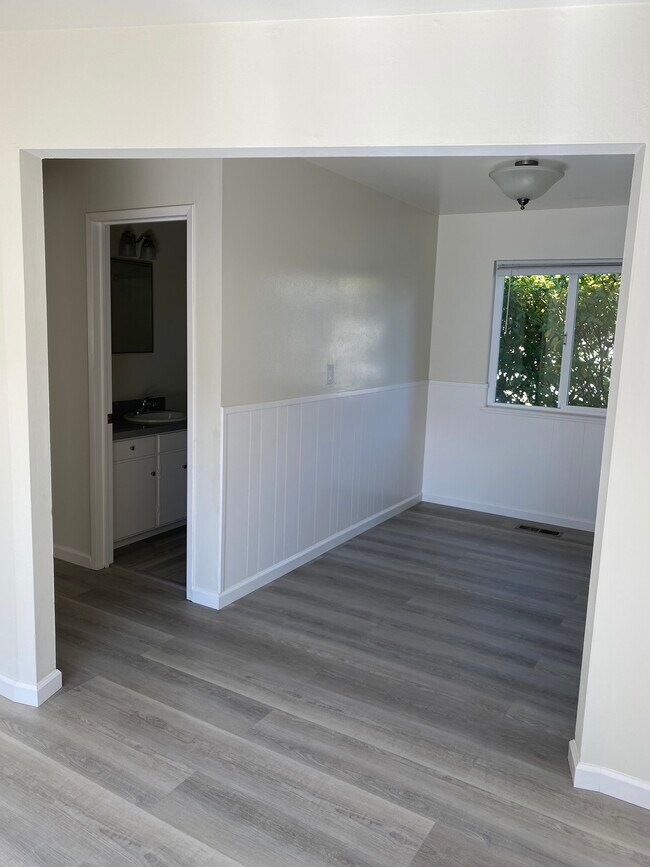 Dining room/hall way/bathroom - 223 Villa Ter