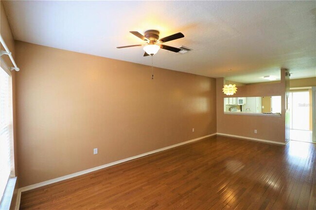 Foto del edificio - 2276 Lake Woodberry Cir