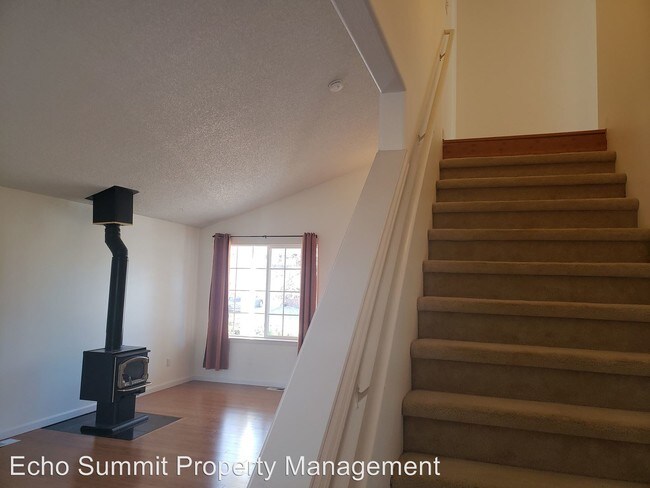 Foto del edificio - 1821 Clover Creek Dr