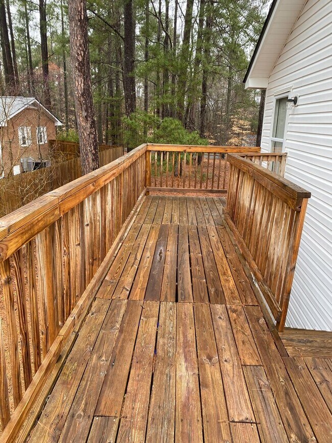 Building Photo - Lease Takeover: Cute 1-bedroom apartment in Carrboro