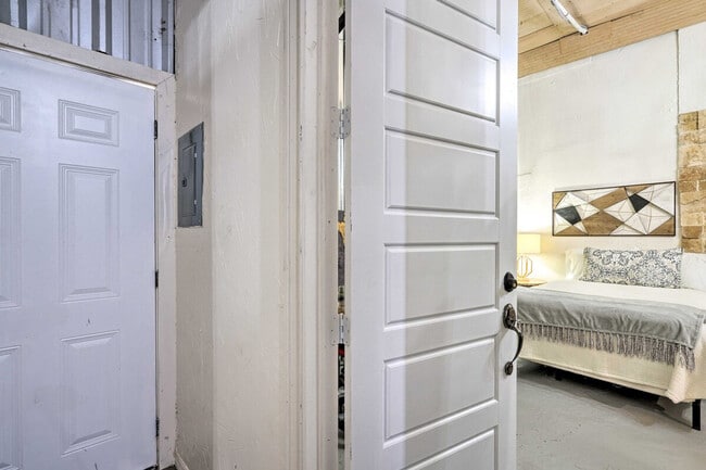 Building Photo - 3704 San Bernardo Ave