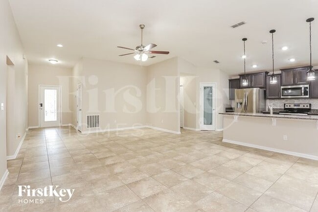 Building Photo - 12556 Itani Wy