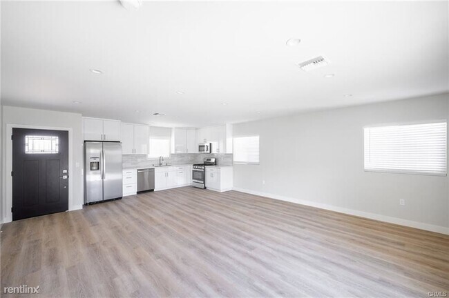 Foto del edificio - 2 br, 2 bath House - 9244 Wystone Avenue