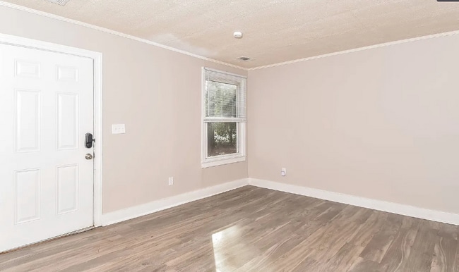 Building Photo - 2116 Roosevelt Dr