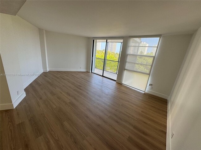 Building Photo - 3475 N Country Club Dr