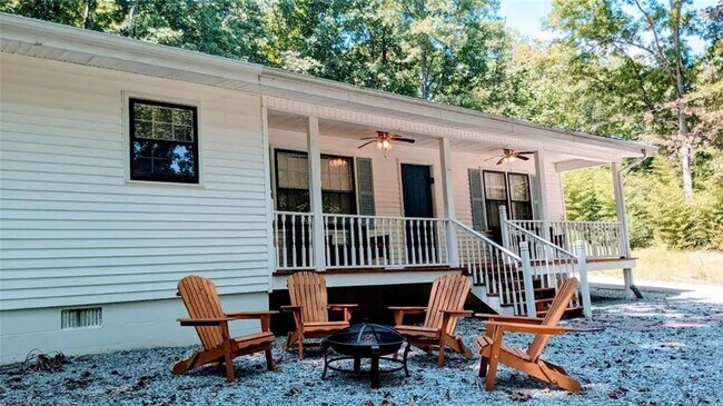 Foto del edificio - 2466 Old Fork Rd