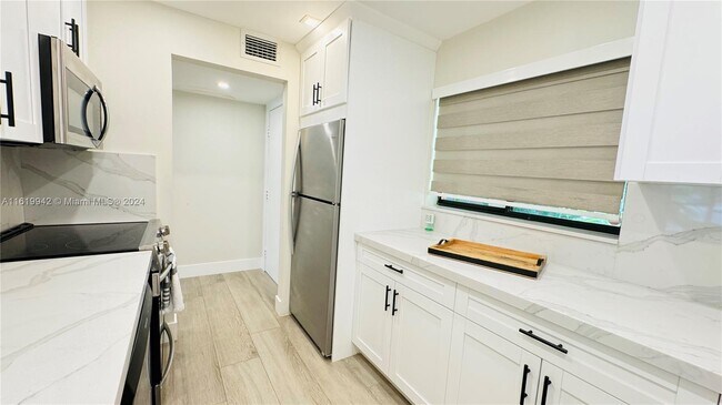Foto del edificio - 8500 SW 133rd Avenue Rd