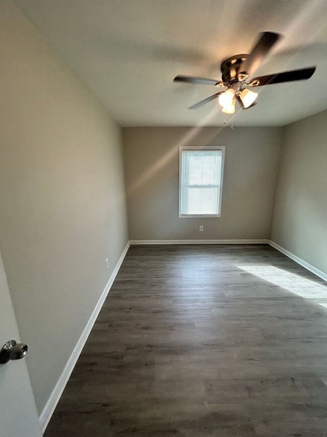 Foto del edificio - 2 Bedroom 1 Bath Just Renovated with New A...