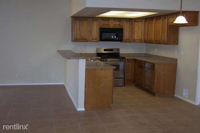 Building Photo - 3 br, 2 bath Townhome - 888 West Summit Place