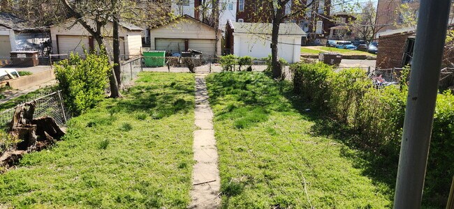 Foto del edificio - "Charming 2-Bedroom Duplex in St Louis – Your Next Cozy Retreat Awaits!"