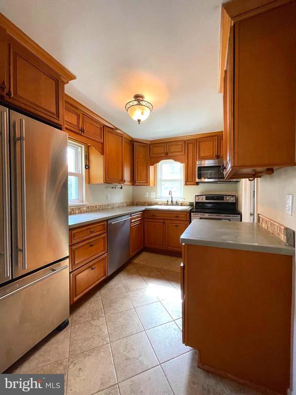 Foto del edificio - 7007 Grove Rd