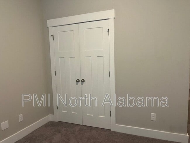 Building Photo - 14741 Greenleaf Dr
