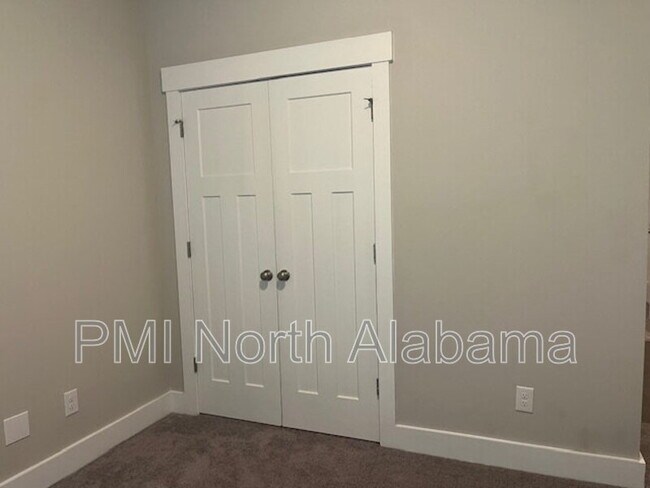 Foto del edificio - 14741 Greenleaf Dr
