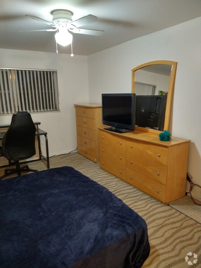 Building Photo - 3481 NE Melba Dr