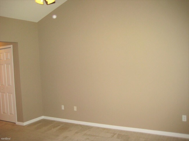Building Photo - 3 br, 2.5 bath Townhome - 8686 Grassy Oak Trl