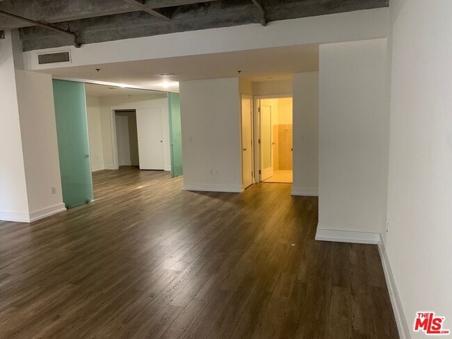 Foto del edificio - 727 W 7th St