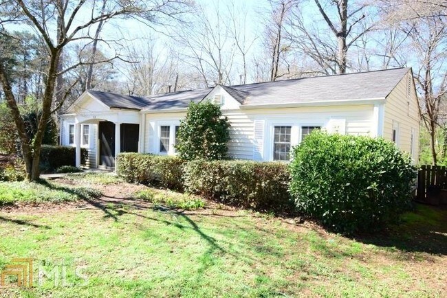 Building Photo - 508 Sycamore Dr