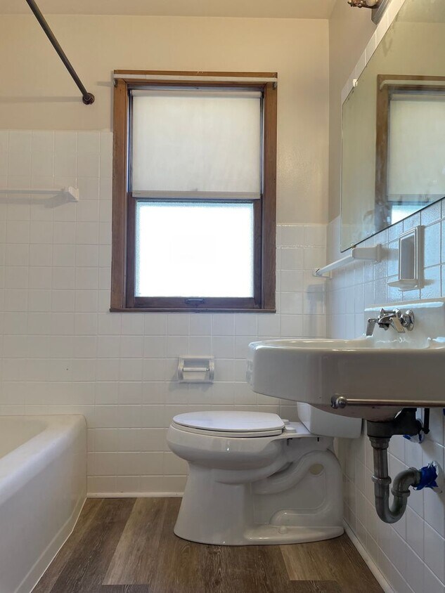 Foto del edificio - 2740-2742 N 60th