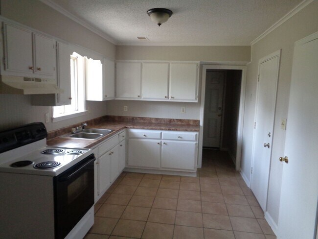 Building Photo - 5147 Karen Dr