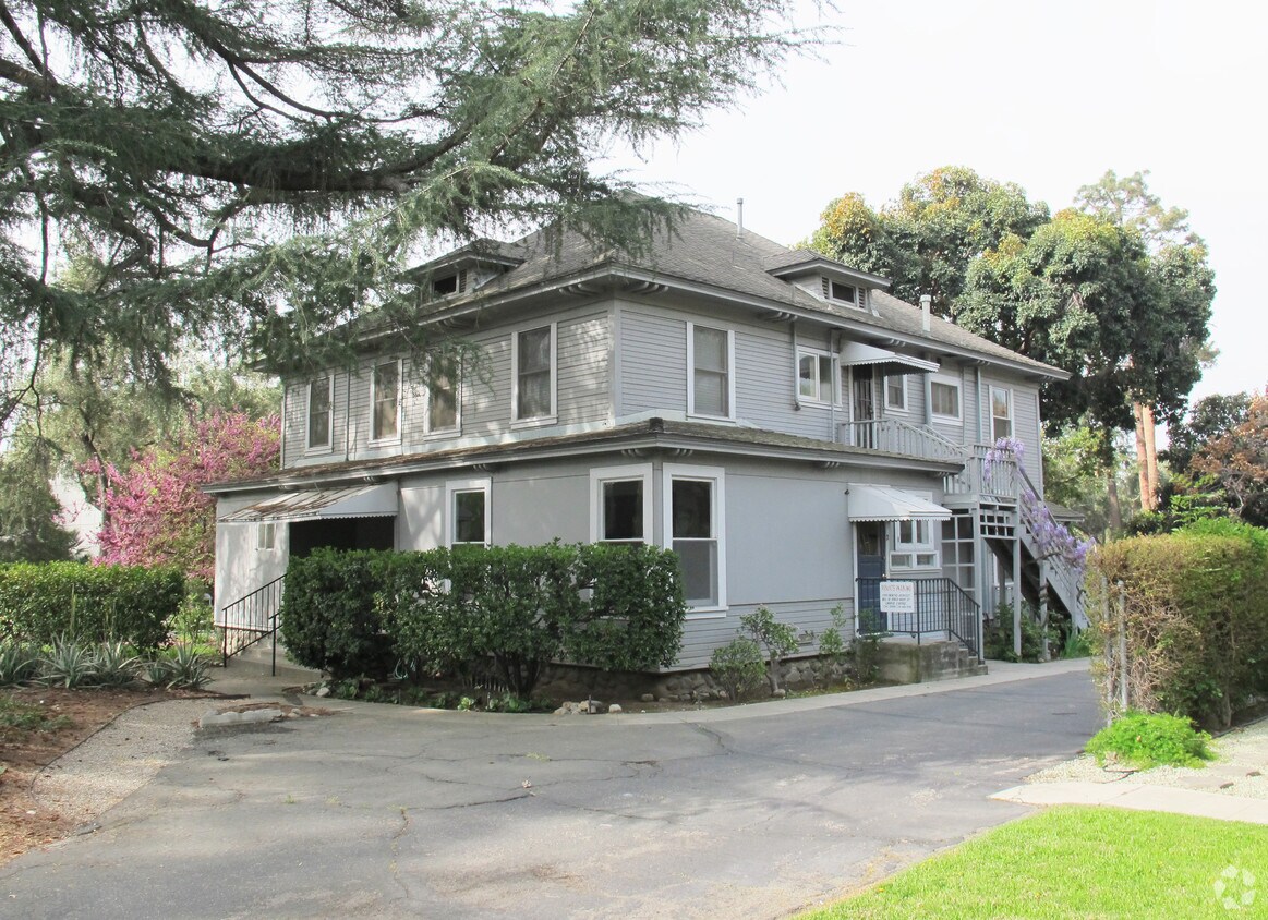 Primary Photo - 709 N College Ave
