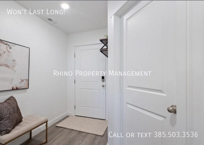 Building Photo - 1092 E Vessel Ct